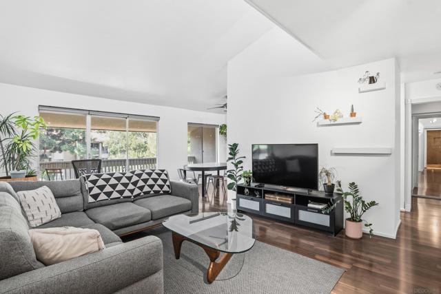 1885 Diamond St, San Diego CA: https://media.crmls.org/mediaz/99b1f18e-2be6-4fad-87d8-bca6868f594e.jpg