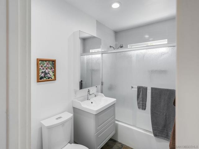 1080 Aloha Dr, Encinitas CA: https://media.crmls.org/mediaz/99b25a1d-f755-47a0-8b1b-071fa24936da.jpg