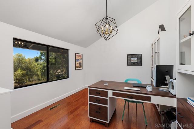 3453 Via Loma Vista, Escondido CA: https://media.crmls.org/mediaz/99b2be2a-f664-4ff5-84a8-ddd0a201bf59.jpg
