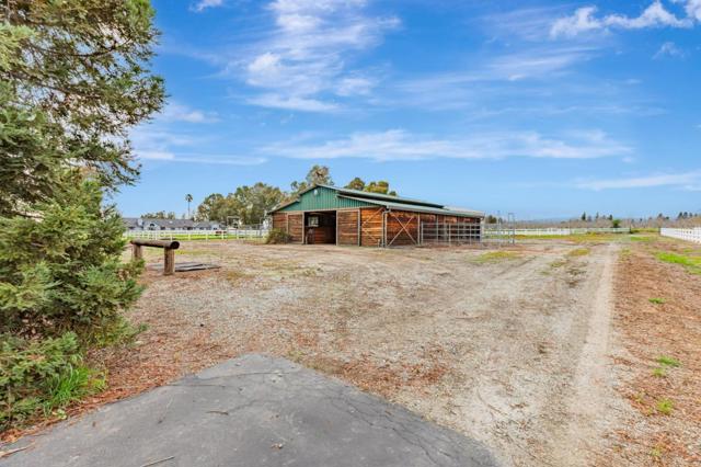 560 Tevis Trail, Hollister CA: https://media.crmls.org/mediaz/99b2bfaf-79a7-48df-9ada-ebd93f44510b.jpg
