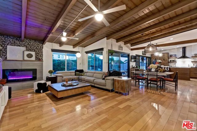 Image 26 of 33 For 8730 Encino Avenue