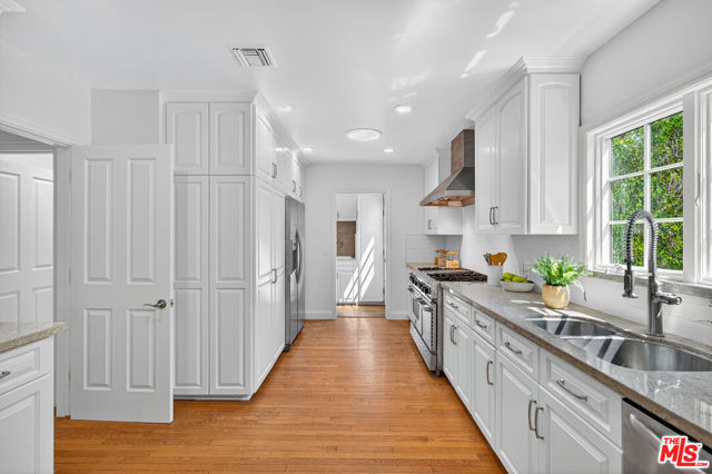 1131 Harvard Street photo 8