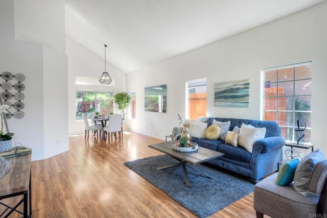 Detail Gallery Image 4 of 39 For 5349 Gooseberry Way, Oceanside,  CA 92057 - 3 Beds | 2/1 Baths