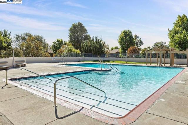 3315 Willis Lane, Alameda CA: https://media.crmls.org/mediaz/99b5c4bd-23f7-4179-9e4e-8866110b89f5.jpg