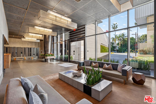 1755 Ocean Avenue, Santa Monica CA: https://media.crmls.org/mediaz/99b64a7c-7c95-4132-b265-624446b73660.jpg