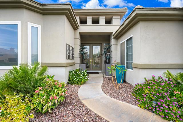 44580 S Heritage Palms Drive, Indio CA: https://media.crmls.org/mediaz/99b69f48-81f9-4df9-8f1e-3e1ad2dea462.jpg