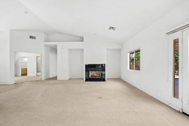 80222 Spanish Bay Drive, Indio CA: https://media.crmls.org/mediaz/99b6bf90-1e5c-4969-bd15-2e0ab3d94635.jpg