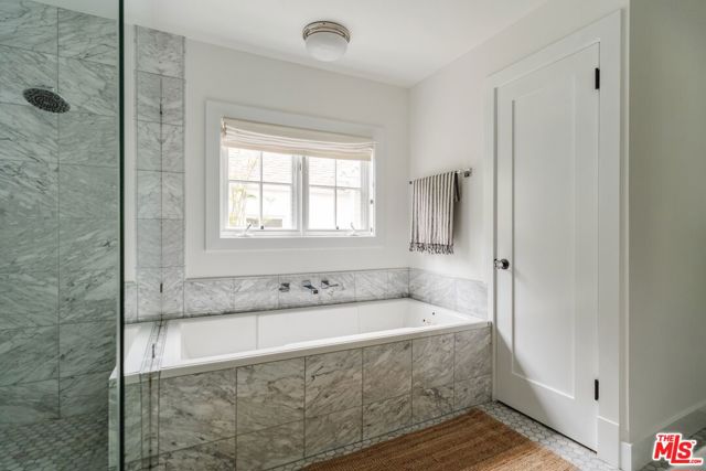 226 N Arden Boulevard, Los Angeles CA: https://media.crmls.org/mediaz/99b716ce-7ad8-473f-8bea-0fff8de5e698.jpg