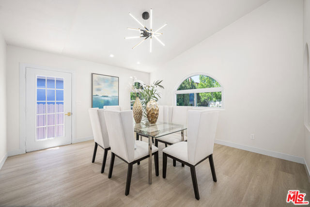 2733 Grand Summit Road, Torrance CA: https://media.crmls.org/mediaz/99b76277-6690-4c51-9c68-454d4a0106fa.jpg