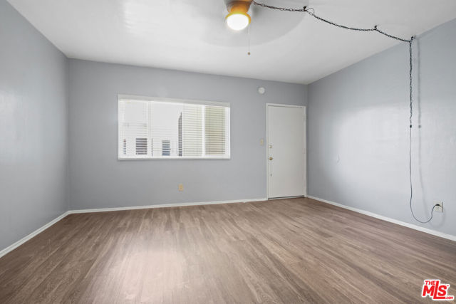 115 N Oak Street, Inglewood CA: https://media.crmls.org/mediaz/99b787e3-30d9-46b7-8377-68a592e0df4c.jpg