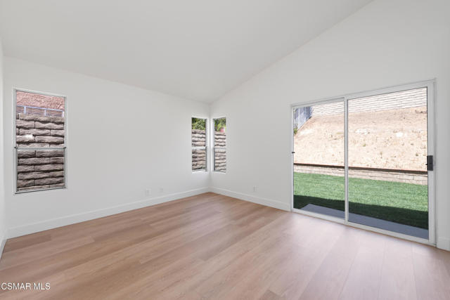 7246 University Drive, Moorpark CA: https://media.crmls.org/mediaz/99b8e9e3-cedd-45d6-8aba-61c51864e710.jpg