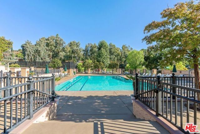 23777 Mulholland Highway, Calabasas CA: https://media.crmls.org/mediaz/99b9167f-2c84-4030-b2d2-b528da137109.jpg