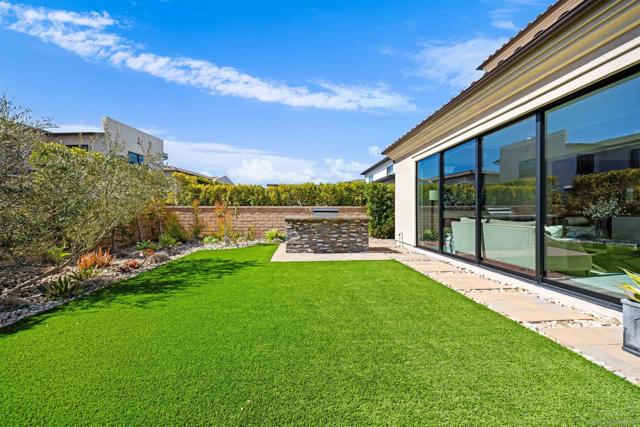 6183 Summit Crest Circle, San Diego CA: https://media.crmls.org/mediaz/99b9210b-51b0-4b05-af9b-e9b59949638d.jpg