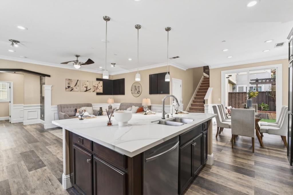 3279 La Rochelle Way