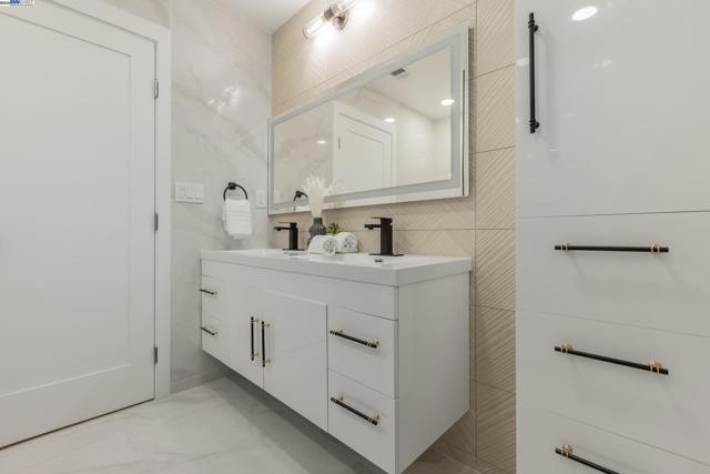 1568 Fallen Leaf Dr, Milpitas CA: https://media.crmls.org/mediaz/99b9a0df-f853-48d9-9c13-fd5185066a87.jpg