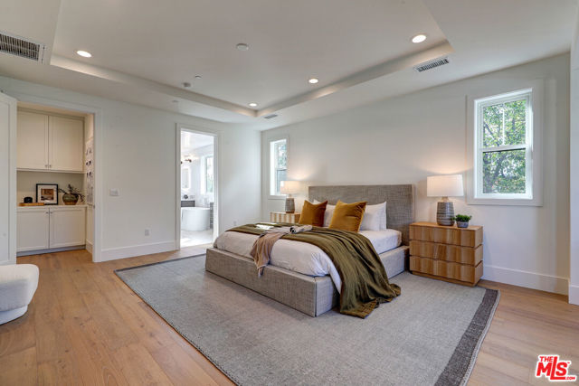 11729 Hartsook Street, Valley Village CA: https://media.crmls.org/mediaz/99ba01a5-78c0-4375-8626-1ad74ea7e7c7.jpg