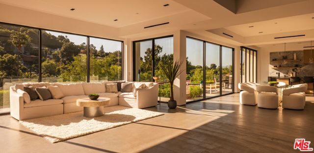 3920 Knobhill Drive, Sherman Oaks CA: https://media.crmls.org/mediaz/99ba2556-82c4-47d3-82eb-89d416e9e61a.jpg