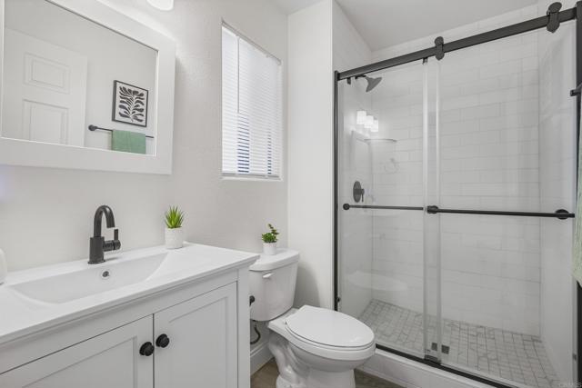 9202 Moon Ridge Road, Fallbrook CA: https://media.crmls.org/mediaz/99ba2aab-f0a8-409a-960f-b24c29ae194f.jpg