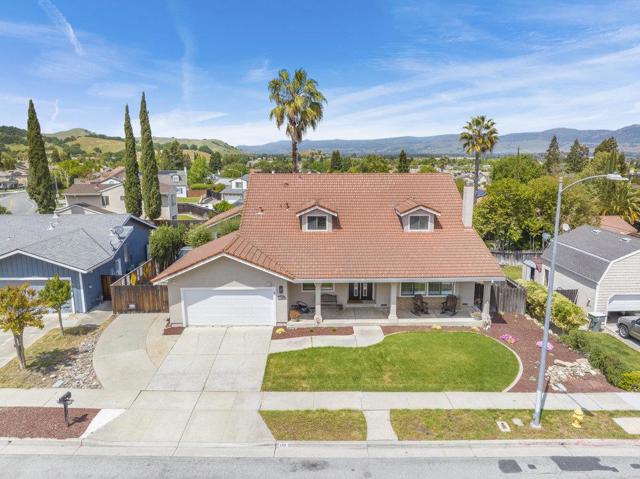 1711 Mantelli Drive, Gilroy CA: https://media.crmls.org/mediaz/99ba69c3-e52e-40fa-a756-67d67633f32b.jpg