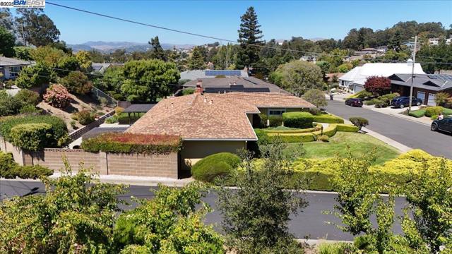 25631 Paul Ct, Hayward CA: https://media.crmls.org/mediaz/99bbb6ce-9e6a-4917-9b52-f956bc40e2d1.jpg