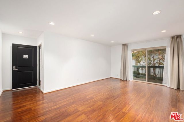 4732 Park Granada, Calabasas CA: https://media.crmls.org/mediaz/99bbe134-c6b7-4be1-bf24-3d4e24fba6e2.jpg