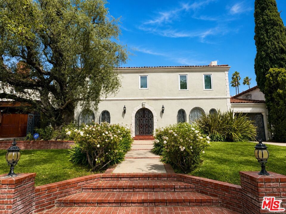 414 N Las Palmas Avenue — Mediterranean