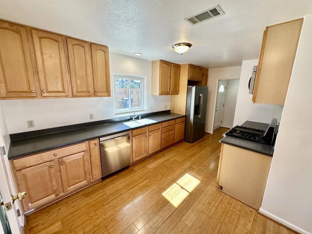 Detail Gallery Image 2 of 61 For 2445 S. Stage Coach Ln, Fallbrook,  CA 92028 - 4 Beds | 3 Baths