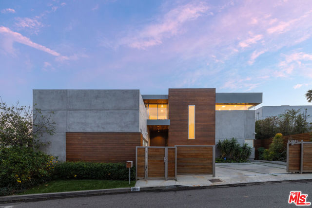 2511 Carman Crest Drive, Los Angeles CA: https://media.crmls.org/mediaz/99bca9e7-fced-4e62-bea9-80af9d496170.jpg