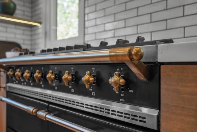 1403 N Orange Grove Avenue, West Hollywood CA: https://media.crmls.org/mediaz/99bcea63-8166-41f4-aa4f-0296bfe89ba4.jpg