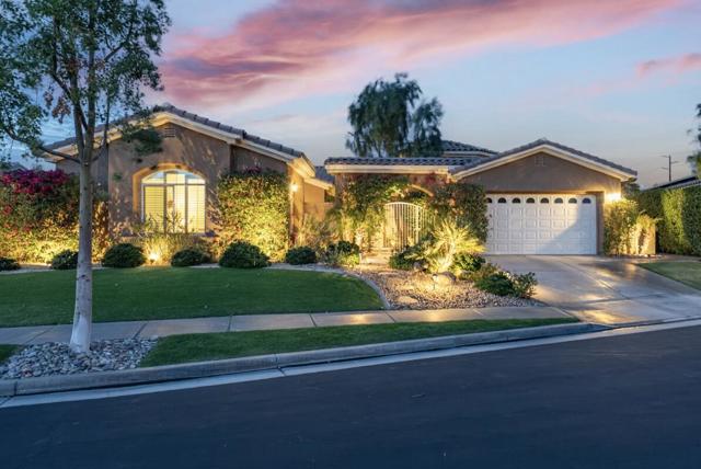 6 Dickens Court, Rancho Mirage CA: https://media.crmls.org/mediaz/99bd1268-17a5-4109-9306-e81994607513.jpg