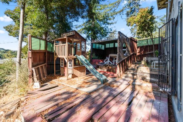 9560 Alcala Avenue, Oakland CA: https://media.crmls.org/mediaz/99bd23b2-8d0b-4a21-89ac-613f5c8d870d.jpg