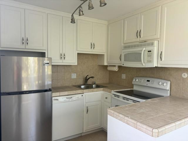 80 El Camino Real, Burlingame CA: https://media.crmls.org/mediaz/99bea358-2794-4fc7-9c0e-30042d56dddc.jpg