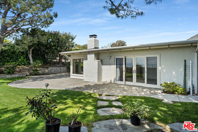 3444 Cloudcroft Drive, Malibu CA: https://media.crmls.org/mediaz/99bef9ae-996c-4ef2-a331-5c6eb3e4bef4.jpg