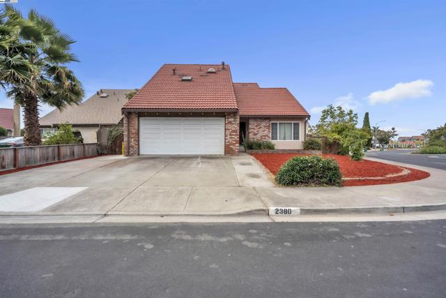 2380 Cabrillo Dr, Hayward CA: https://media.crmls.org/mediaz/99bf36c4-d52b-4122-8511-0708b5b4e456.jpg