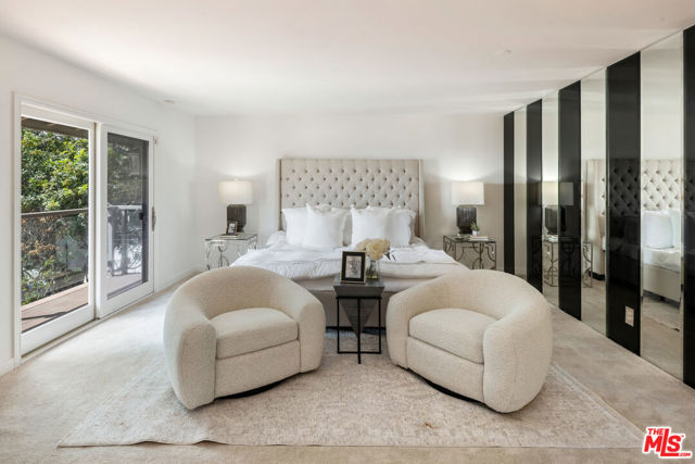 8004 Oceanus Drive, Los Angeles CA: https://media.crmls.org/mediaz/99bf5c2d-1a2d-47de-a4d2-cd29e36440b0.jpg