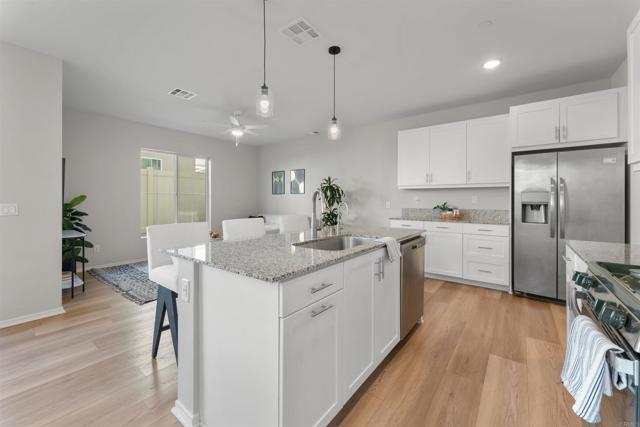 Detail Gallery Image 8 of 39 For 212 Perennial Pl, Fallbrook,  CA 92028 - 3 Beds | 2/1 Baths