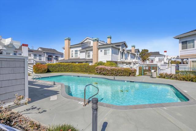 585 Shoal Circle,  CA: https://media.crmls.org/mediaz/99bff4a1-b77b-47c1-90e2-75acce9a86af.jpg