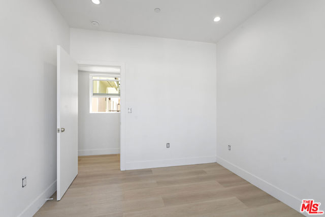 10963 Calvert, North Hollywood CA: https://media.crmls.org/mediaz/99c01658-f626-47a1-874d-17576da374a8.jpg