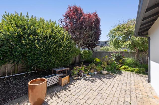 300 4th Street, Montara CA: https://media.crmls.org/mediaz/99c02774-0f6d-4044-8d3b-2617e1d65899.jpg