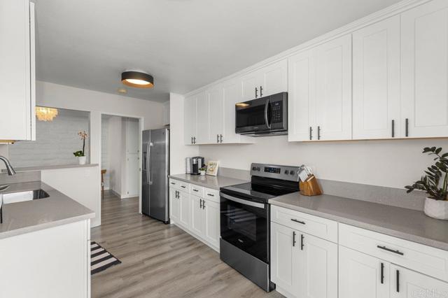 Detail Gallery Image 13 of 36 For 2544 Navarra #12,  Carlsbad,  CA 92009 - 2 Beds | 2 Baths