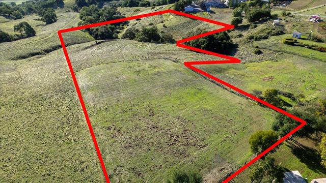 0 Oak Canyon Dr, Morgan Hill CA: https://media.crmls.org/mediaz/99c202dc-02db-47c9-a15f-03a804d36c10.jpg