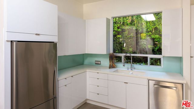 14622 Valley Vista Boulevard, Sherman Oaks CA: https://media.crmls.org/mediaz/99c25cf5-3a94-4be9-8f63-71ecb34044b3.jpg