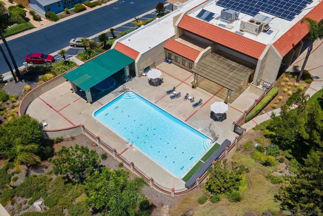 5188 Weymouth Way, Oceanside CA: https://media.crmls.org/mediaz/99c26adc-9e6f-4925-b44d-b7c588ea0383.jpg