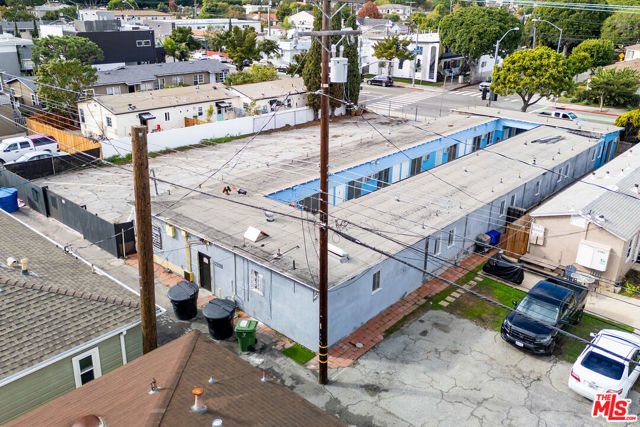 2338 Ocean Park Boulevard, Santa Monica CA: https://media.crmls.org/mediaz/99c27fb5-acd4-4b18-9af4-8956d9b6744d.jpg