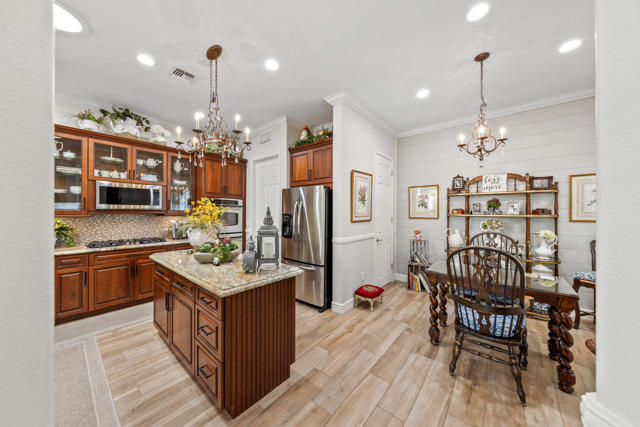 Image 9 of 26 For 40882 Calle Claro