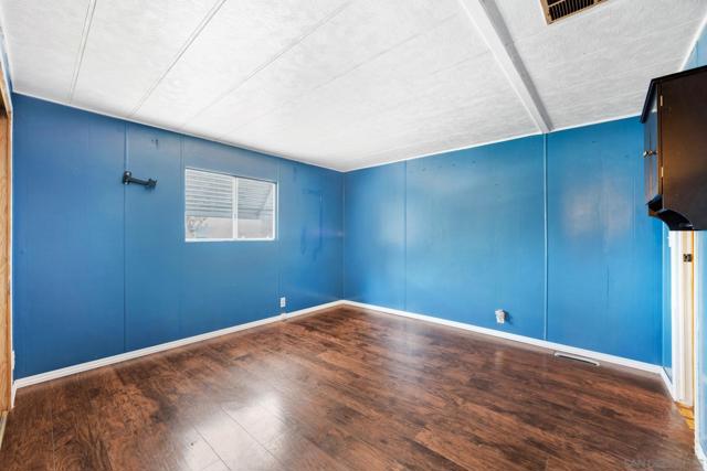2003 Bayview Heights Dr, San Diego CA: https://media.crmls.org/mediaz/99c335d6-960b-4a52-b28d-4d99d2e22a69.jpg