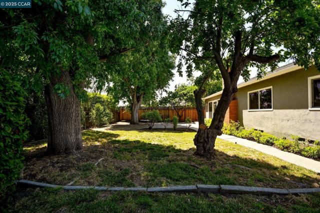 2848 Biddleford Dr, San Ramon CA: https://media.crmls.org/mediaz/99c35587-986d-41cd-90ab-810bc952bc97.jpg