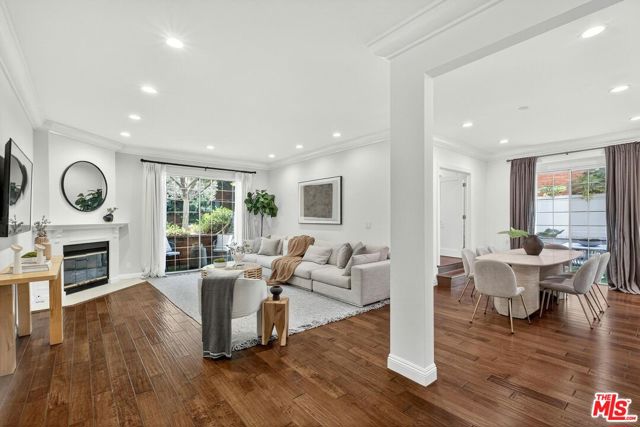 315 N Swall Drive, Beverly Hills CA: https://media.crmls.org/mediaz/99c36817-f50b-4585-a79a-2137be61db84.jpg
