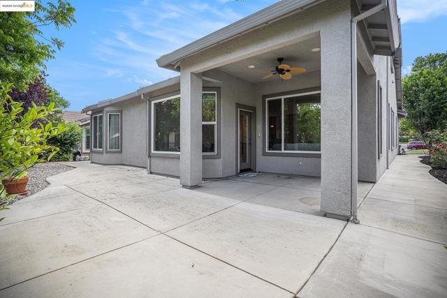1012 Centennial Drive, Brentwood CA: https://media.crmls.org/mediaz/99c3a941-78da-4707-99dc-453b18ae89bc.jpg