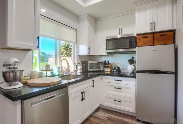 2035 Camino Cantera, Vista CA: https://media.crmls.org/mediaz/99c3afcb-8a47-4157-8b4a-6cdfbf5da8be.jpg
